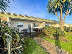 Chalet With Free Wifi At Rainbows End Near A Lovely Norfolk Beach Ref 31002R